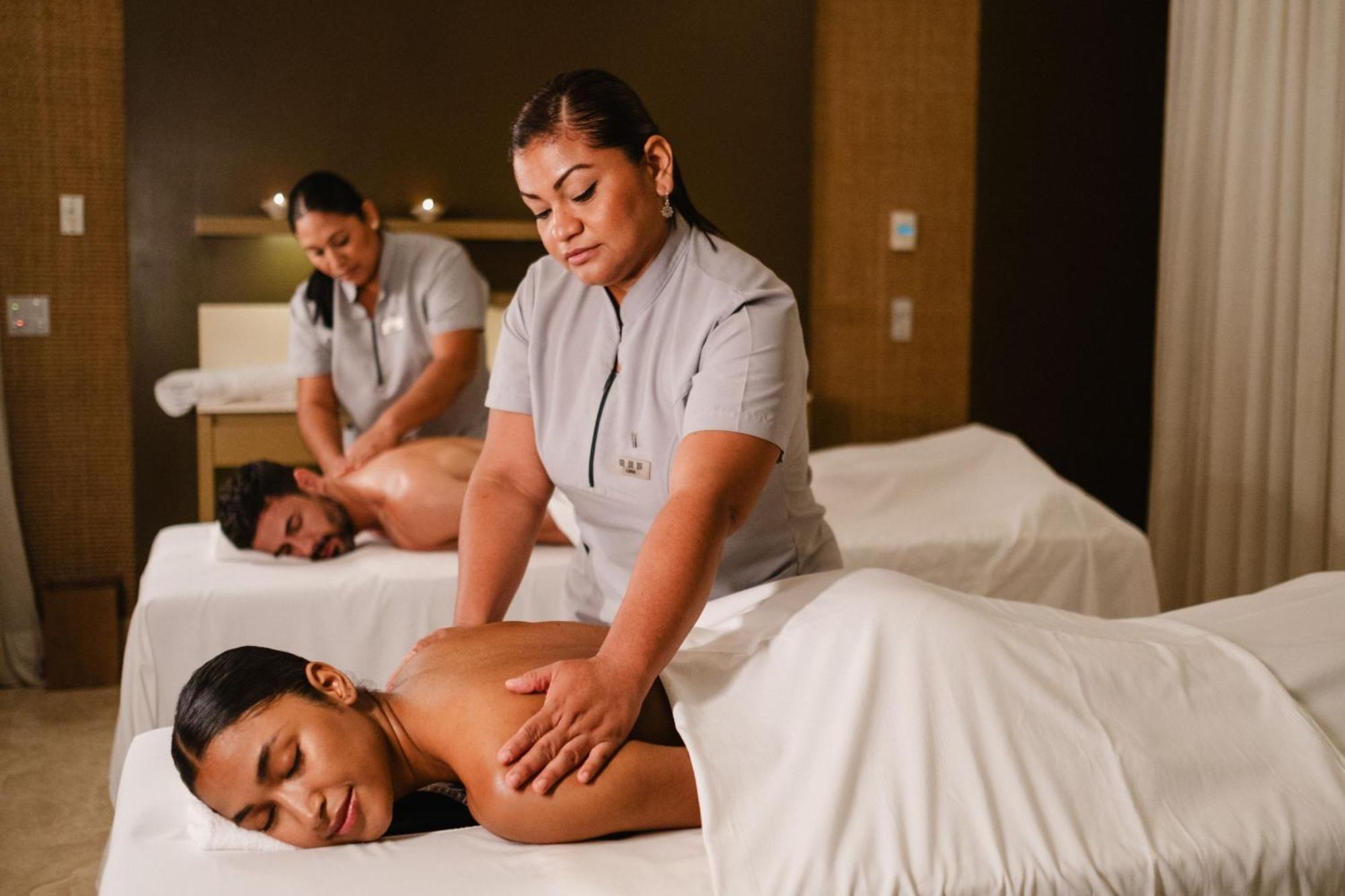 Hotel Paracas, A Luxury Collection Resort, Паракас Экстерьер фото Massage therapists at work